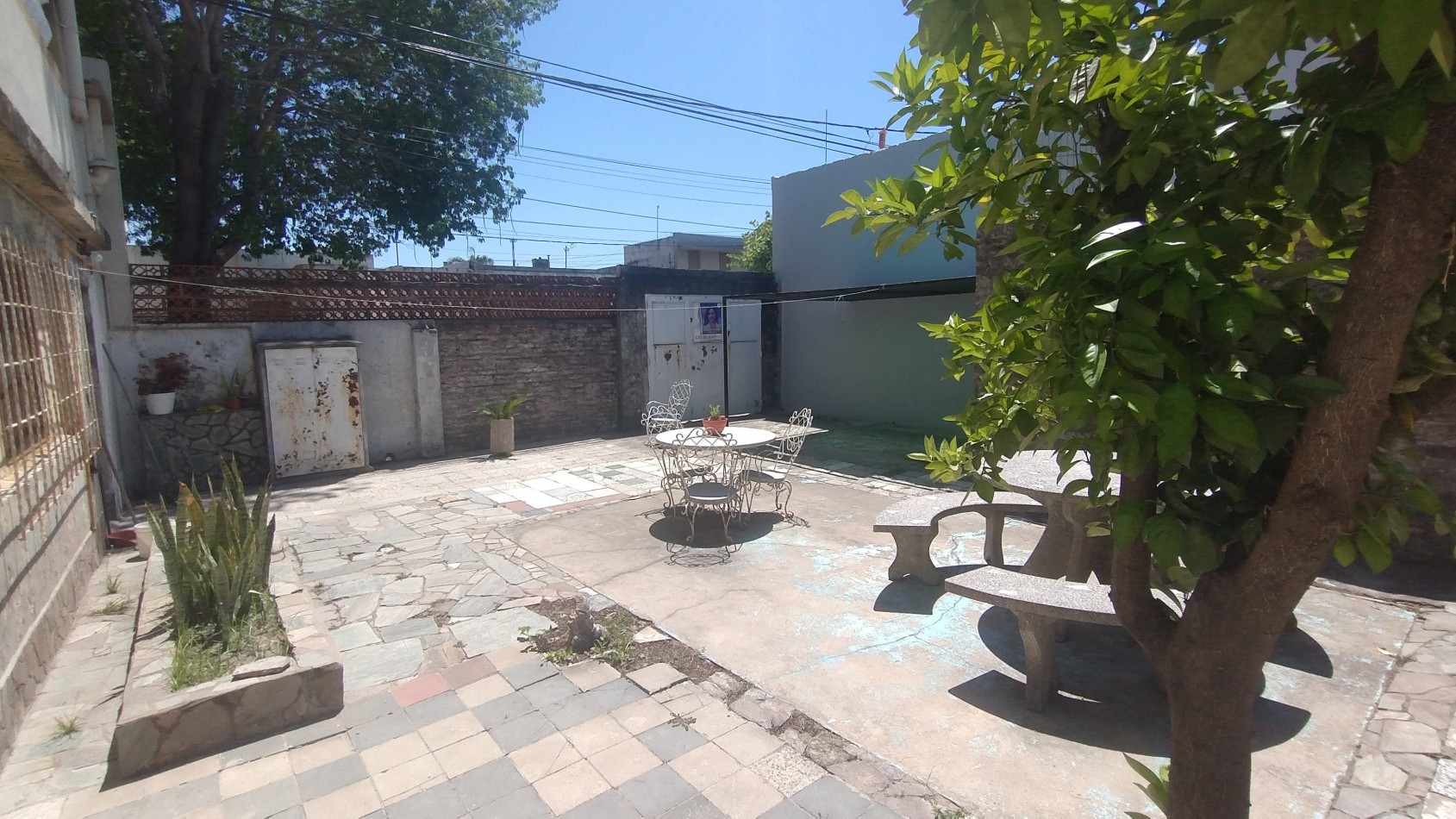 Casa con gran lote en calle San Jeronimo 5100