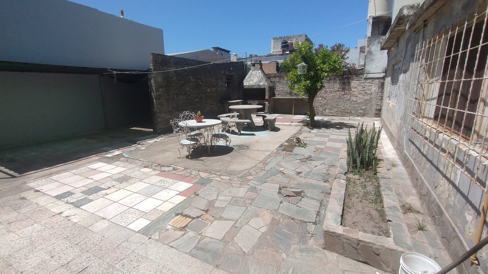 Casa con gran lote en calle San Jeronimo 5100