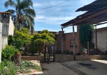 Inmueble con gran lote y a metros av aristobulo del valle